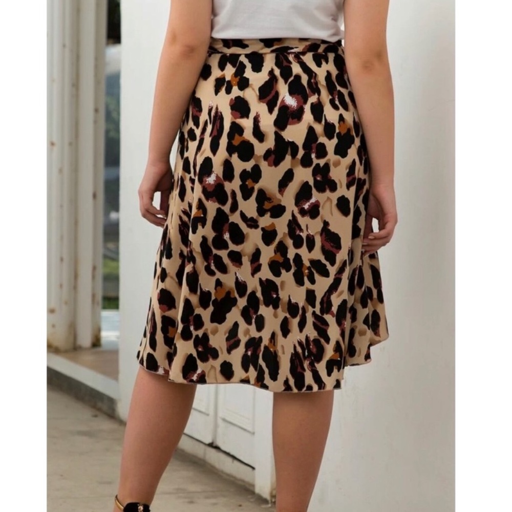PLUS leopard print knot side wrap skirt - Picture 2 of 4